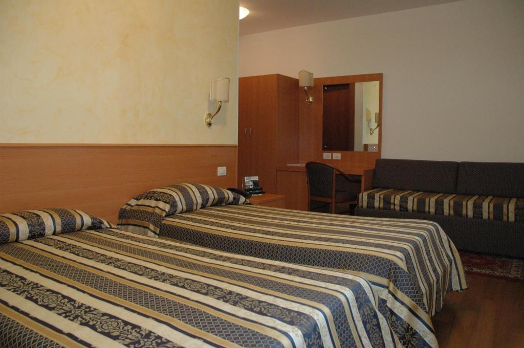 Hotel Ristorante Dotto Varago Quarto foto