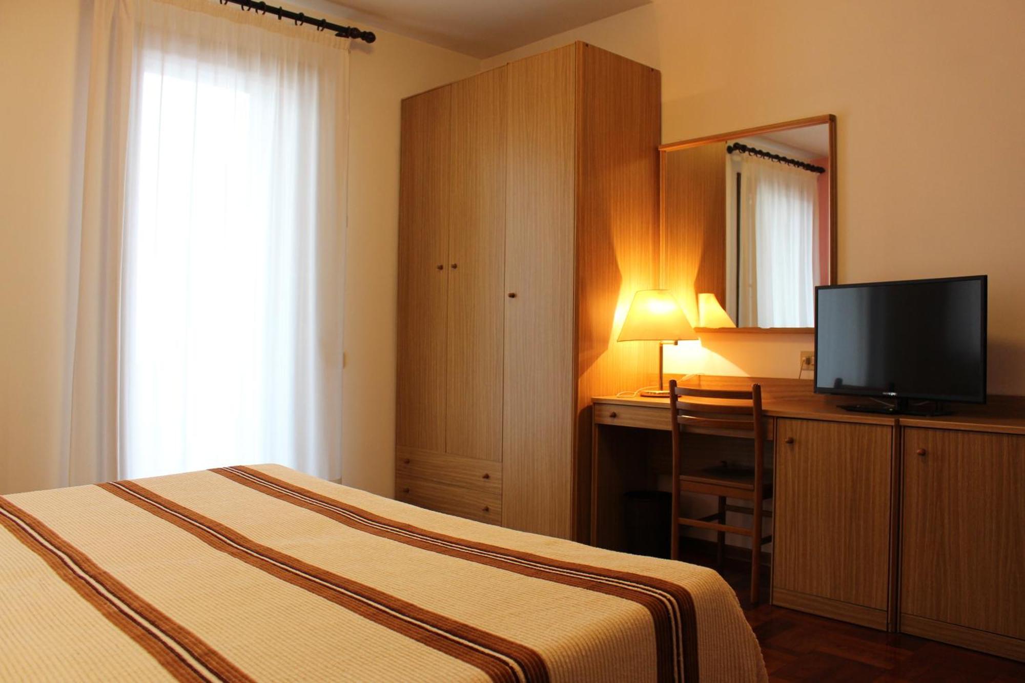 Hotel Ristorante Dotto Varago Quarto foto