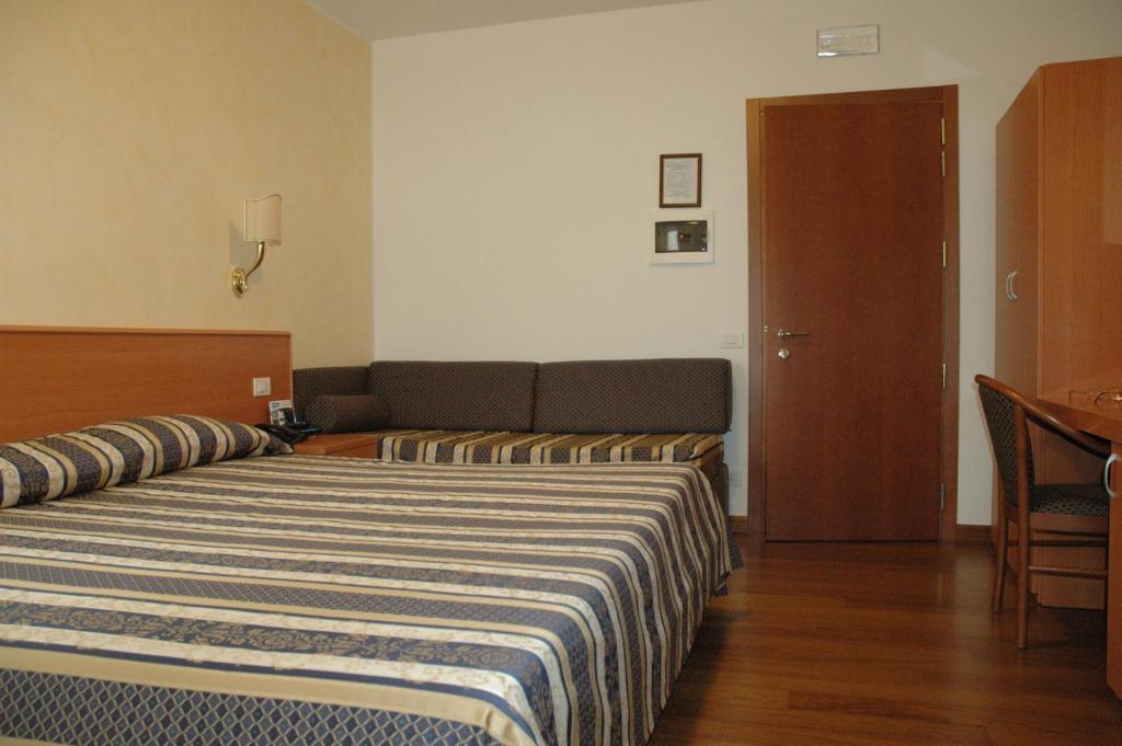 Hotel Ristorante Dotto Varago Quarto foto