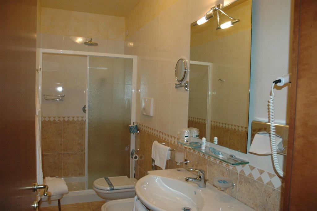 Hotel Ristorante Dotto Varago Quarto foto
