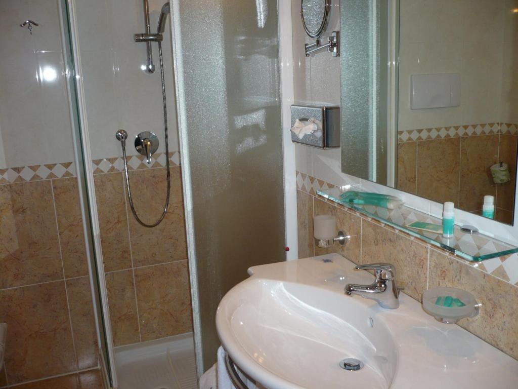 Hotel Ristorante Dotto Varago Quarto foto