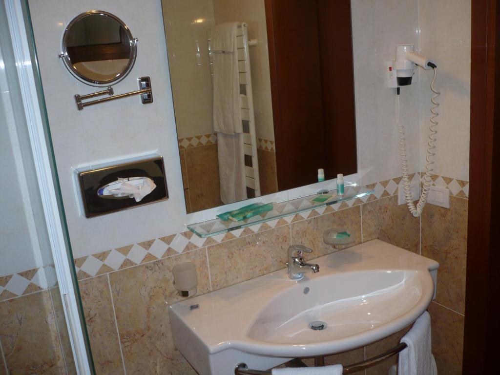 Hotel Ristorante Dotto Varago Quarto foto