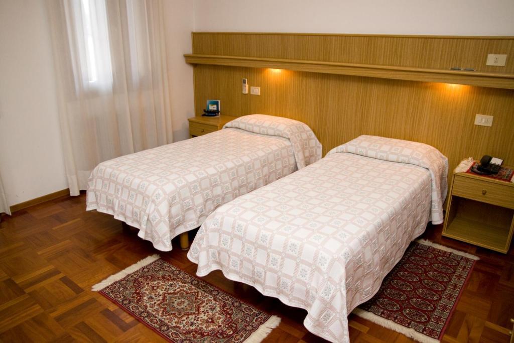 Hotel Ristorante Dotto Varago Quarto foto