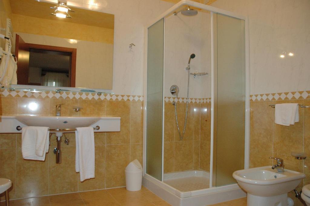 Hotel Ristorante Dotto Varago Quarto foto