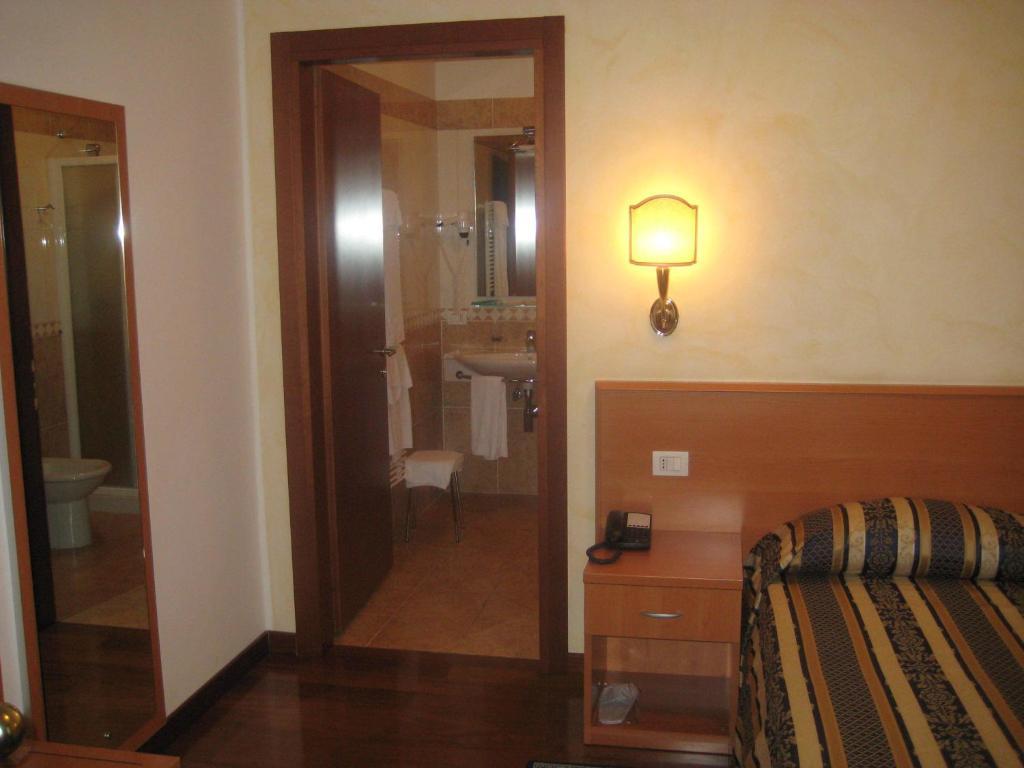 Hotel Ristorante Dotto Varago Quarto foto